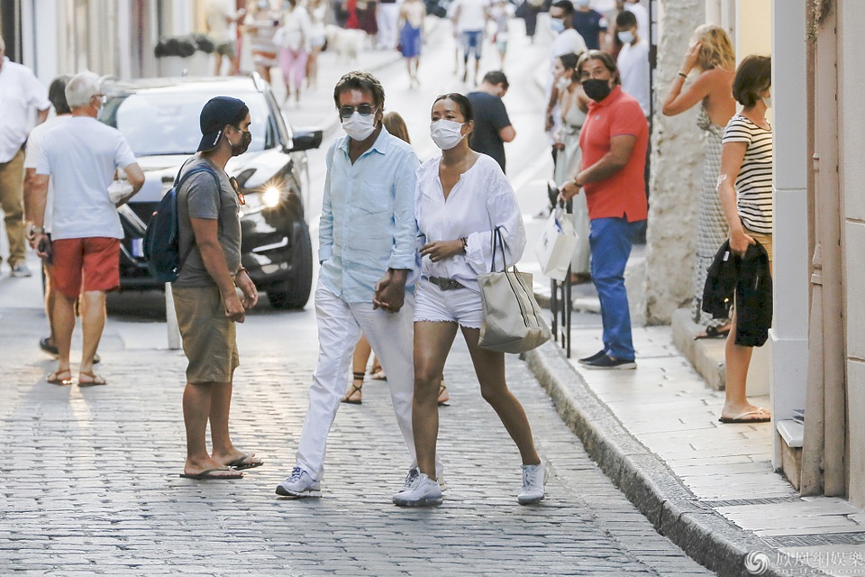 Cuộc sống kín tiếng nhưng hạnh phúc của vợ chồng Củng Lợi - 2 Cuộc sống kín tiếng nhưng hạnh phúc của vợ chồng Củng Lợi - 2