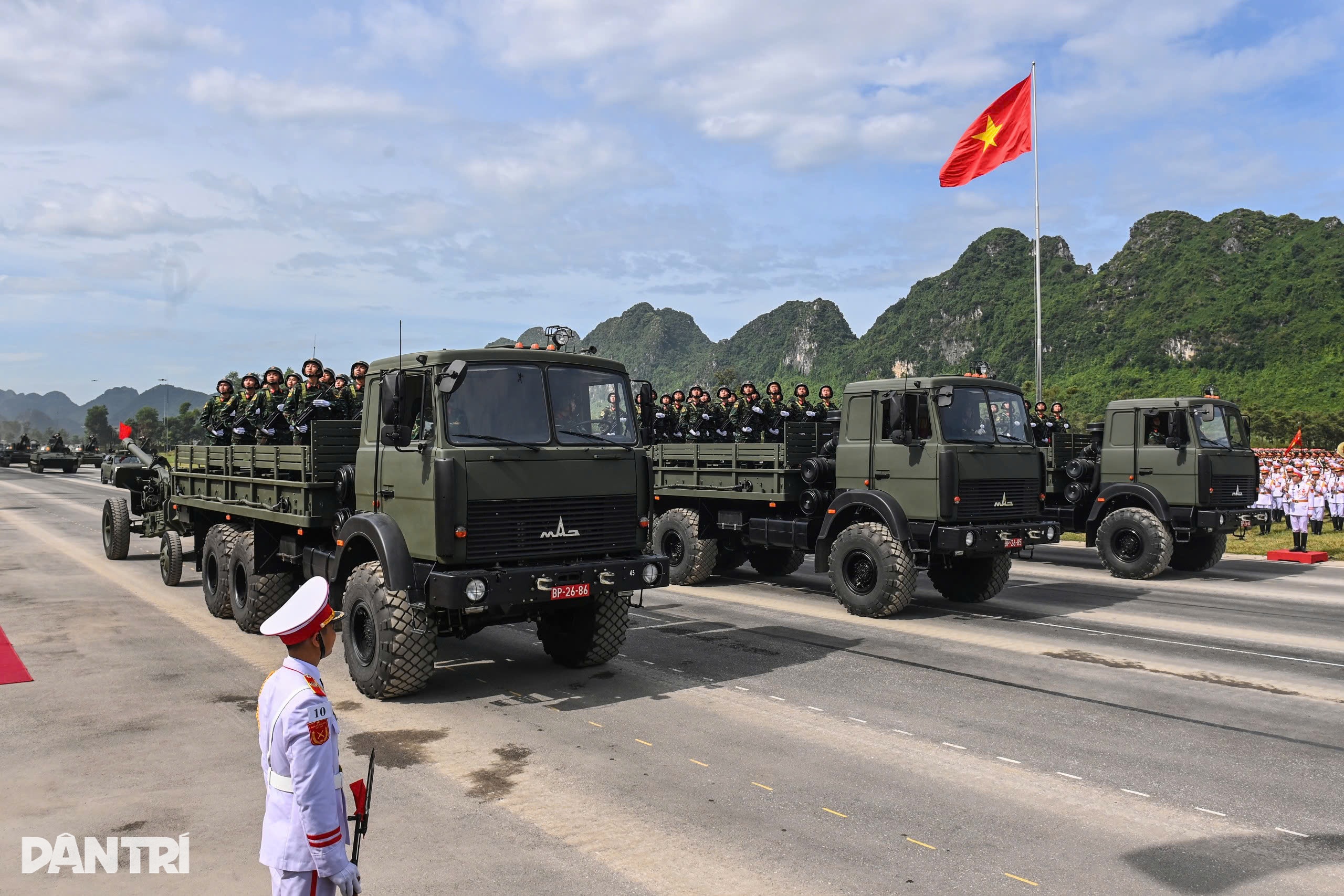 Ngắm dàn xe tăng, tên lửa, UAV hợp luyện chuẩn bị cho lễ diễu binh - 8