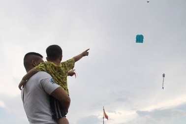 Diều khoe sắc trên bầu trời Cố đô dịp lễ