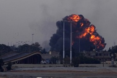 Máy báy chiến đấu bị bắn hạ trên bầu trời Libya 