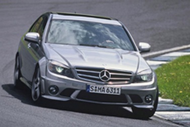 Mercedes-Benz C63 AMG xuất đầu lộ diện