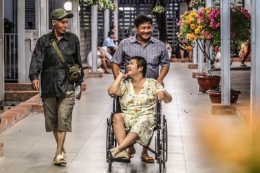 Cuộc sống ở mái nhà chung của những người đứng giữa lằn ranh sinh tử