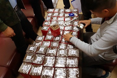 10.000 điếu xì gà “vô chủ” vận chuyển qua đường hàng không