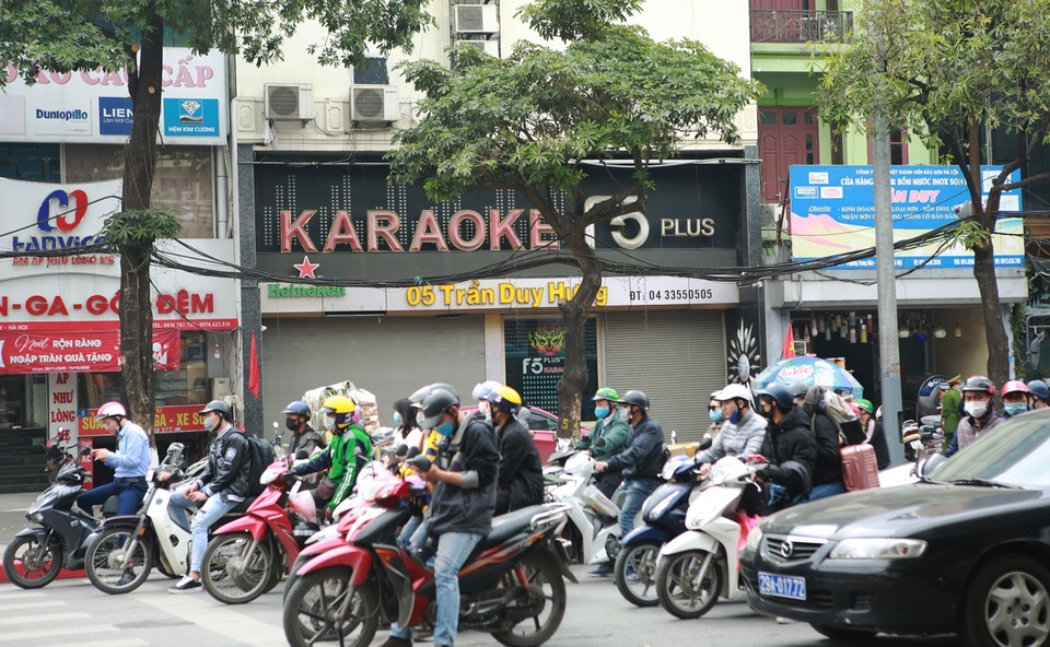 Quán karaoke, massage đóng cửa im lìm sau lệnh dừng hoạt động - 1 Quán karaoke, massage đóng cửa im lìm sau lệnh dừng hoạt động - 1