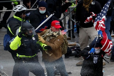 Sĩ quan cảnh sát thứ 2 tự tử sau vụ bạo loạn tại quốc hội Mỹ