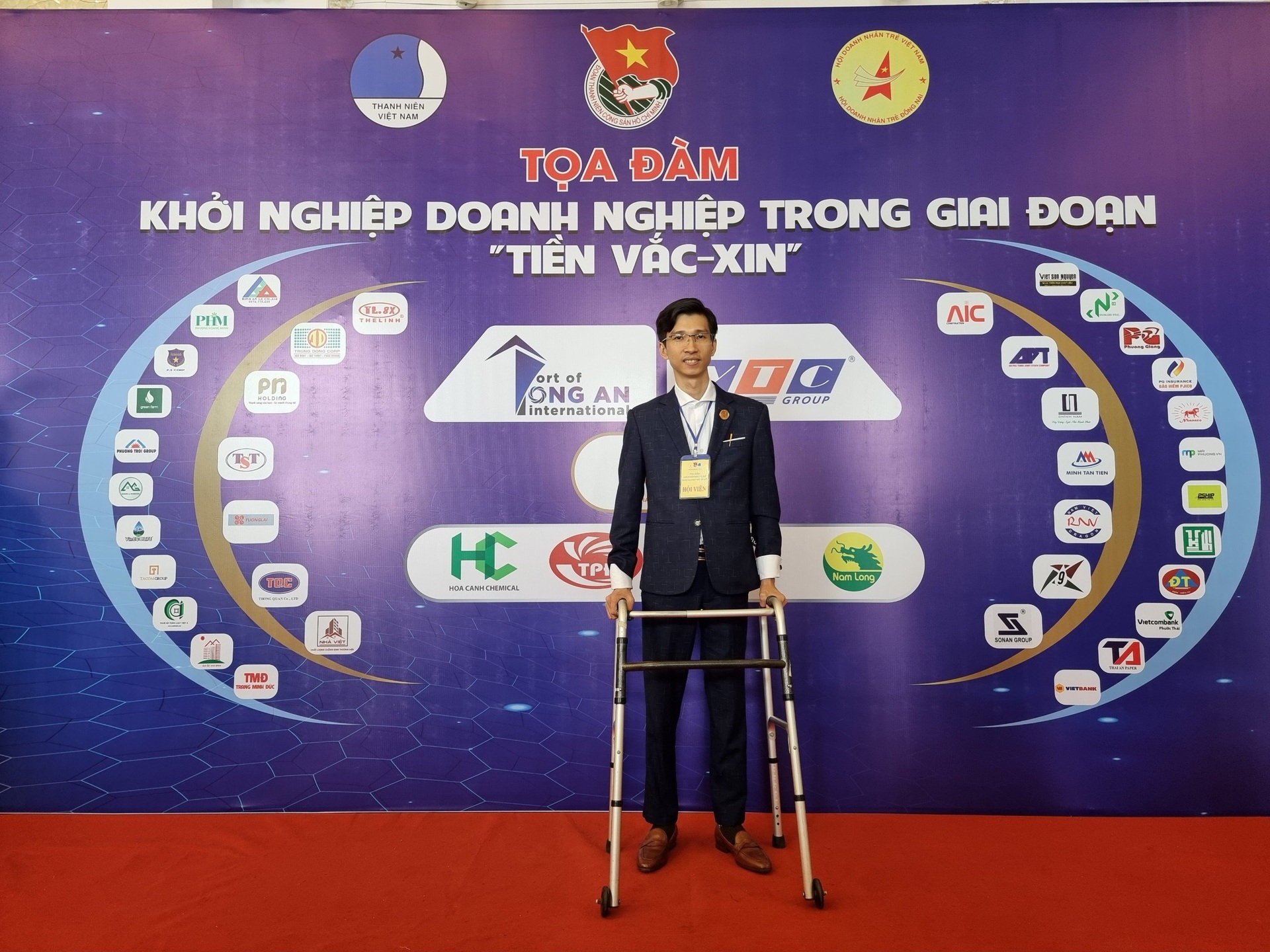 Hành trình làm chủ 2 công ty của người đàn ông khuyết tật - 5 Hành trình làm chủ 2 công ty của người đàn ông khuyết tật - 5
