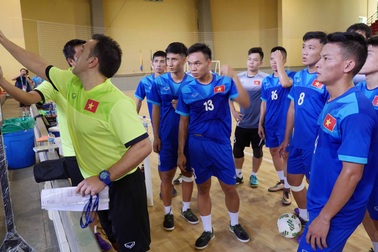 Sợ chấn thương, HLV Bruno Garcia không dám cho học trò đá tập