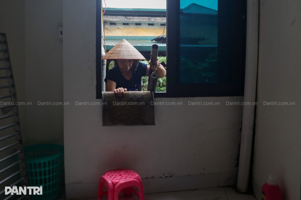 Hàng xóm mở lối đi giữa nhà cho bà con rốn lũ Yên Bái chạy lụt - 5 Hàng xóm mở lối đi giữa nhà cho bà con rốn lũ Yên Bái chạy lụt - 5