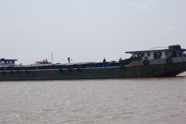 Bắt giữ 300 tấn đường không rõ nguồn gốc