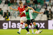 Man Utd thua trận thứ hai liên tiếp sau khi chấm dứt hợp đồng với Ronaldo