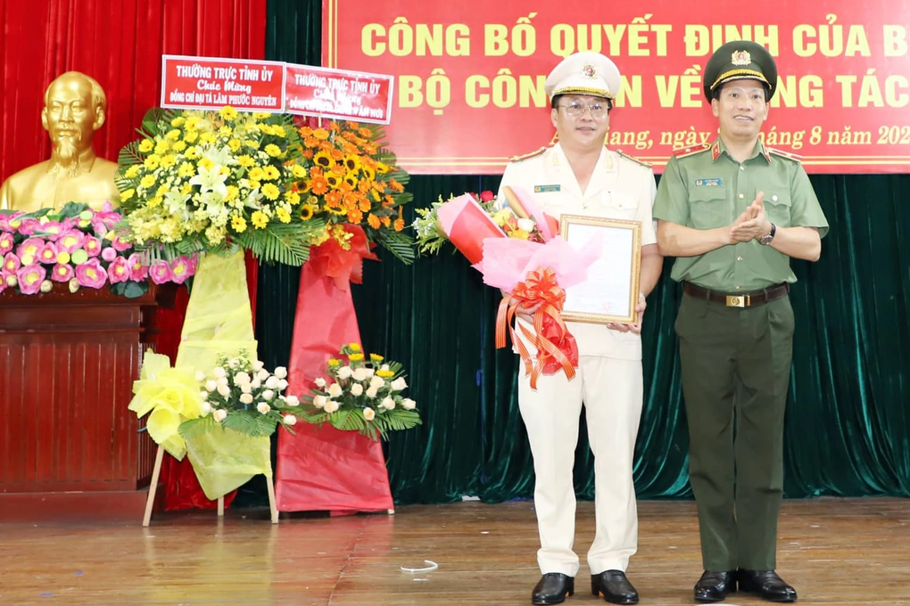 Đại tá Lâm Phước Nguyên thay ông Đinh Văn Nơi làm Giám đốc Công an An Giang - 1 Đại tá Lâm Phước Nguyên thay ông Đinh Văn Nơi làm Giám đốc Công an An Giang - 1