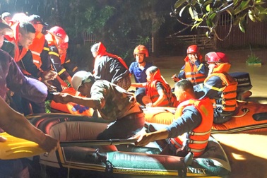 Lâm Đồng ngập lụt, đèo kết nối Đà Lạt sạt lở