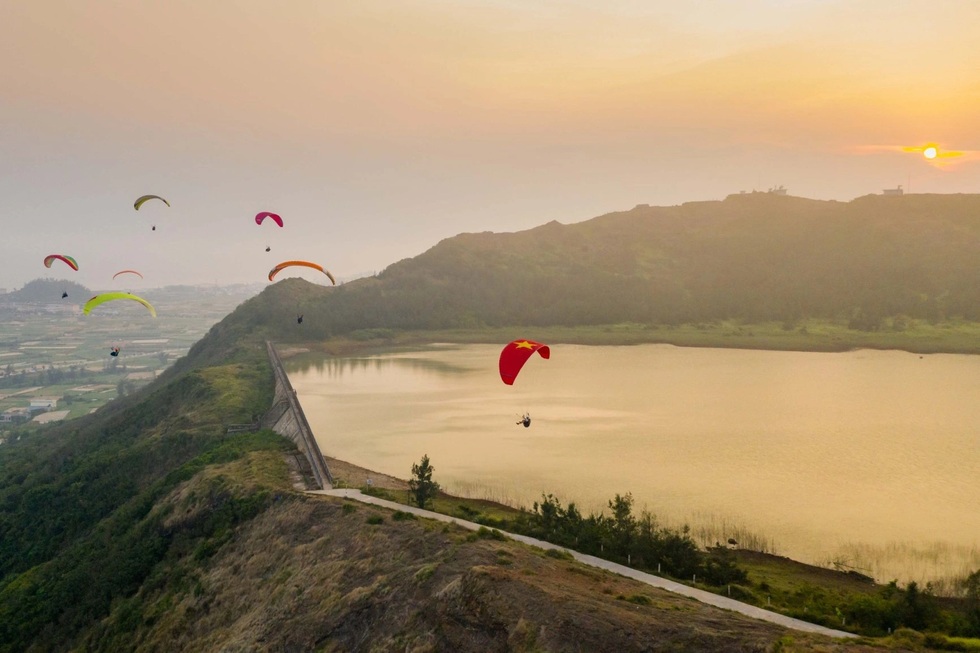 Nỗi lo khi làm hồ chứa nước trên miệng núi lửa triệu năm tuổi, cao 169m
