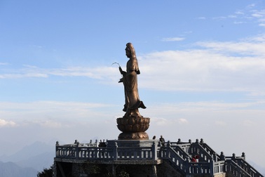 Mở “cổng trời” Fansipan, chiêm bái những công trình tâm linh kỳ vĩ