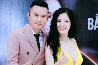 Đinh Hiền Anh diện đầm vàng lộng lẫy chúc mừng Tú Dưa