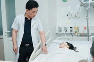 Nữ điều dưỡng liều mình bảo vệ bệnh nhân, trúng 11 nhát dao