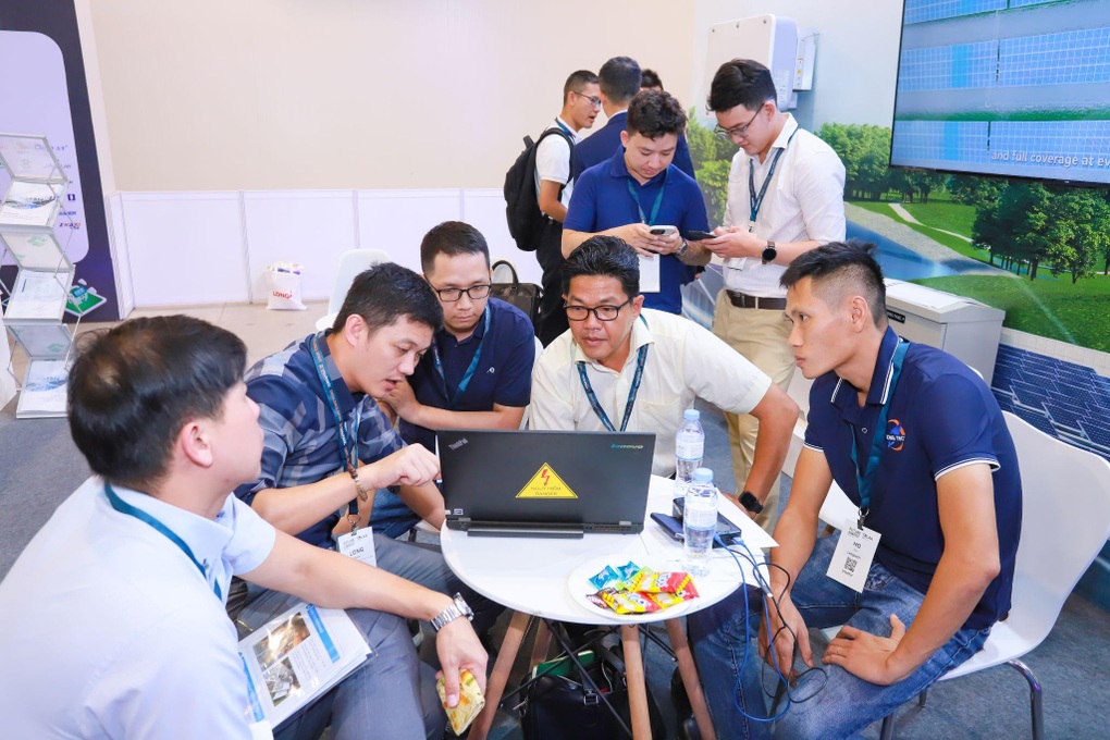 Huawei ra mắt bộ 3 biến tần năng lượng mặt trời tại The Future Energy Show 2023 - 3 Huawei ra mắt bộ 3 biến tần năng lượng mặt trời tại The Future Energy Show 2023 - 3