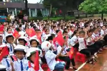 Lễ khai giảng của các em học sinh miền núi xứ Nghệ