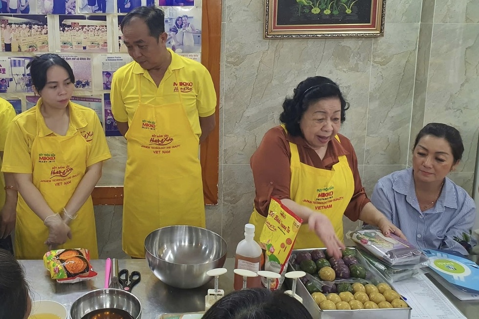 Cô giáo U80 dạy làm bánh miễn phí, lan tỏa tinh thần giảm nghèo bền vững - 11