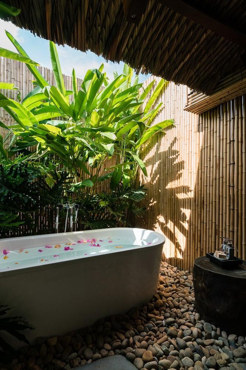 Những nhà Việt phủ kín cây xanh khiến báo Tây cũng phải trầm trồ thích thú - 12 Những nhà Việt phủ kín cây xanh khiến báo Tây cũng phải trầm trồ thích thú - 12