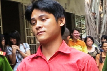 Truy sát hụt con, quay sang đánh mẹ dập lá lách