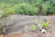 Chất thải nhà máy Alumin Nhân Cơ tiếp tục bị đổ trộm ra môi trường