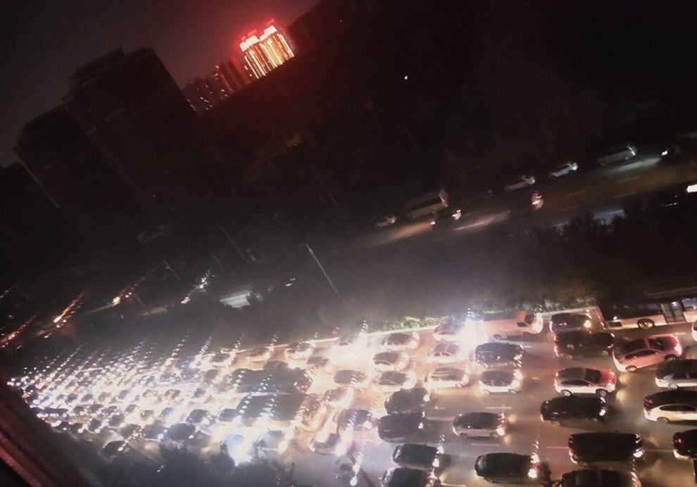 Người Trung Quốc bức xúc vì bị cắt điện chưa từng có tiền lệ - 1