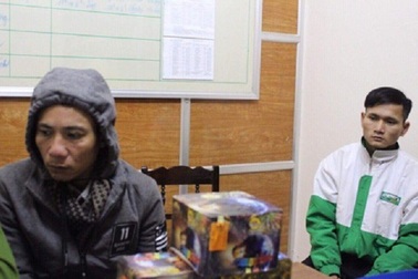 Liên tiếp phát hiện và bắt giữ 2 vụ vận chuyển gần 4 tạ pháo lậu