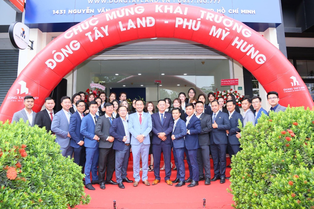 Đông Tây Land khai trương văn phòng Phú Mỹ Hưng, mở rộng hệ thống giao dịch - 1 Đông Tây Land khai trương văn phòng Phú Mỹ Hưng, mở rộng hệ thống giao dịch - 1