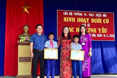 Quảng Trị: Tuyên dương 2 học sinh dũng cảm cứu em nhỏ bị đuối nước