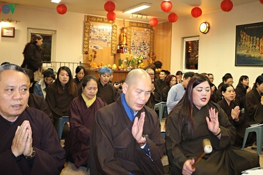 Phật tử tại Séc cầu siêu 39 nạn nhân chết trong container ở Anh