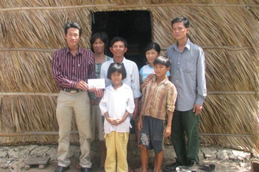 Tết đến với gia đình “Cô bé nhà nghèo mắc căn bệnh nhà giàu” 