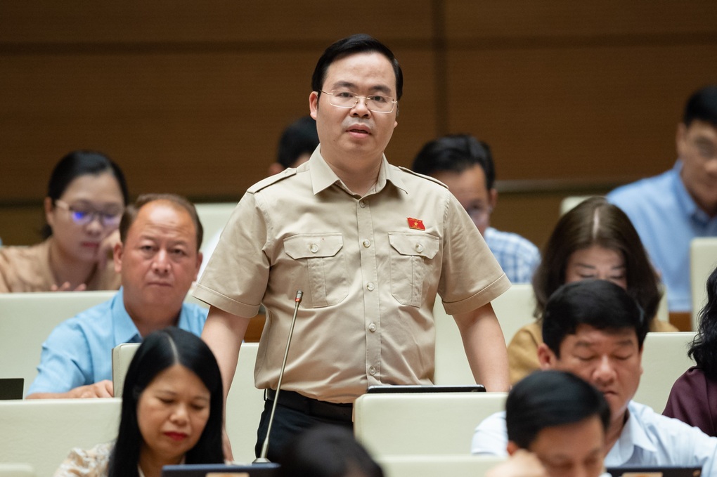 Đại biểu Quốc hội đề nghị có thể đi vay để tăng lương cho cán bộ - 2 Đại biểu Quốc hội đề nghị có thể đi vay để tăng lương cho cán bộ - 2