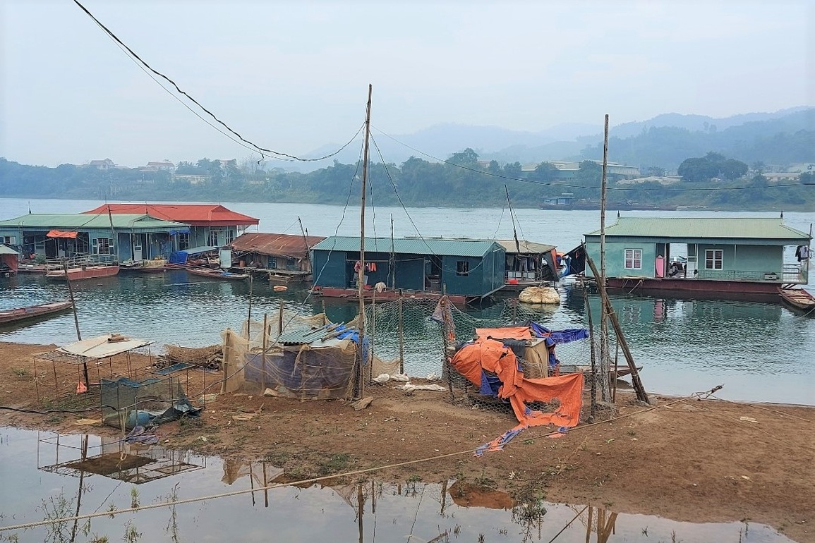 Chông chênh cuộc sống người làng chài trên sông Đà - 5 Chông chênh cuộc sống người làng chài trên sông Đà - 5