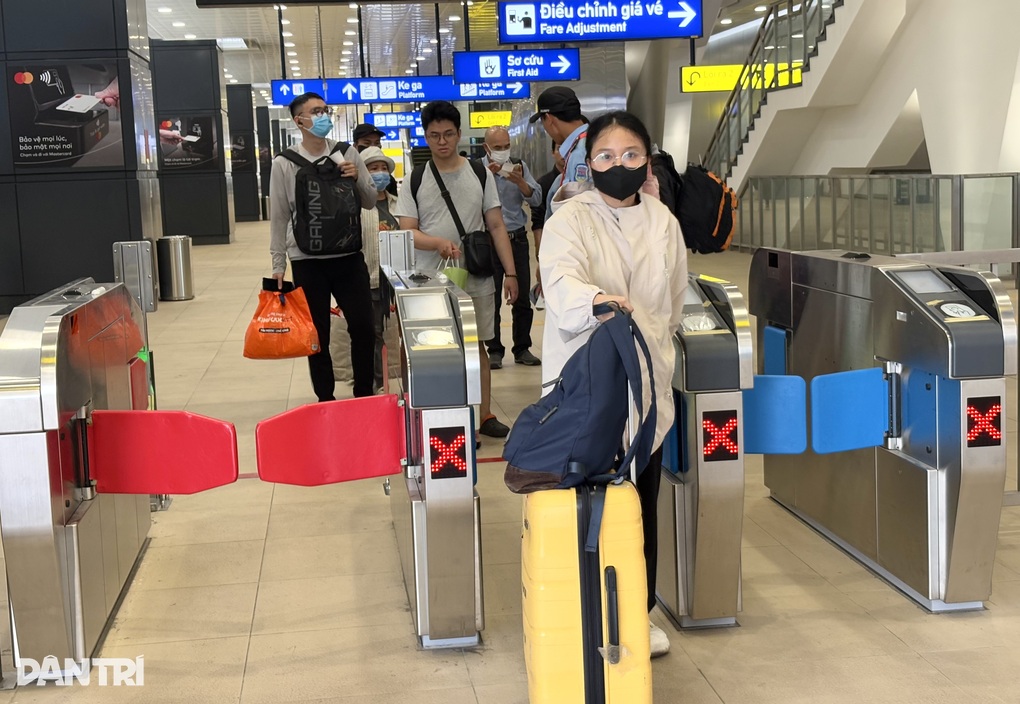 Người dân TPHCM đi Metro số 1 ra Bến xe miền Đông để về quê đón Tết - 3 Người dân TPHCM đi Metro số 1 ra Bến xe miền Đông để về quê đón Tết - 3