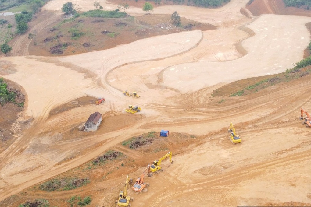 Chủ dự án nghỉ dưỡng nghìn tỷ thi công không phép bị phạt 40 triệu đồng - 1 Chủ dự án nghỉ dưỡng nghìn tỷ thi công không phép bị phạt 40 triệu đồng - 1