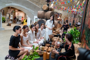 Top 10 Hoa hậu Hòa bình quốc tế 2023 say mê vẻ đẹp thành phố cà phê