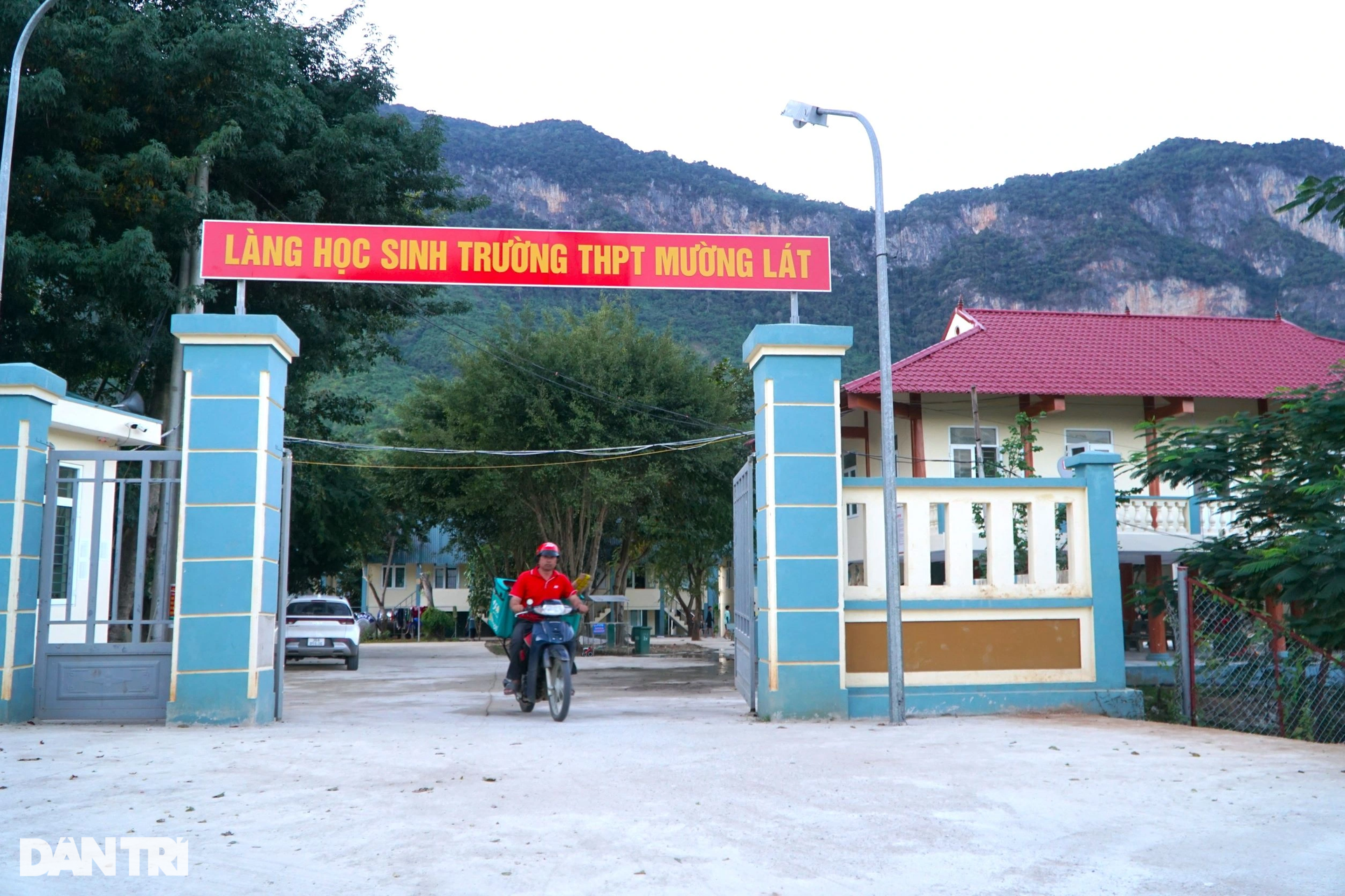Ngôi làng như resort giữa núi rừng của học sinh nghèo miền núi xứ Thanh - 3 Ngôi làng như resort giữa núi rừng của học sinh nghèo miền núi xứ Thanh - 3