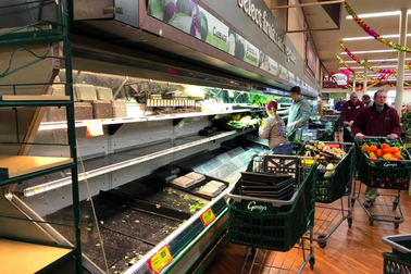 Mỹ: Khách ho vào hàng hóa, siêu thị đổ bỏ 35.000 USD thực phẩm