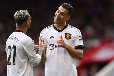 Vượt qua Nottingham Forest, Man Utd leo lên vị trí thứ 3