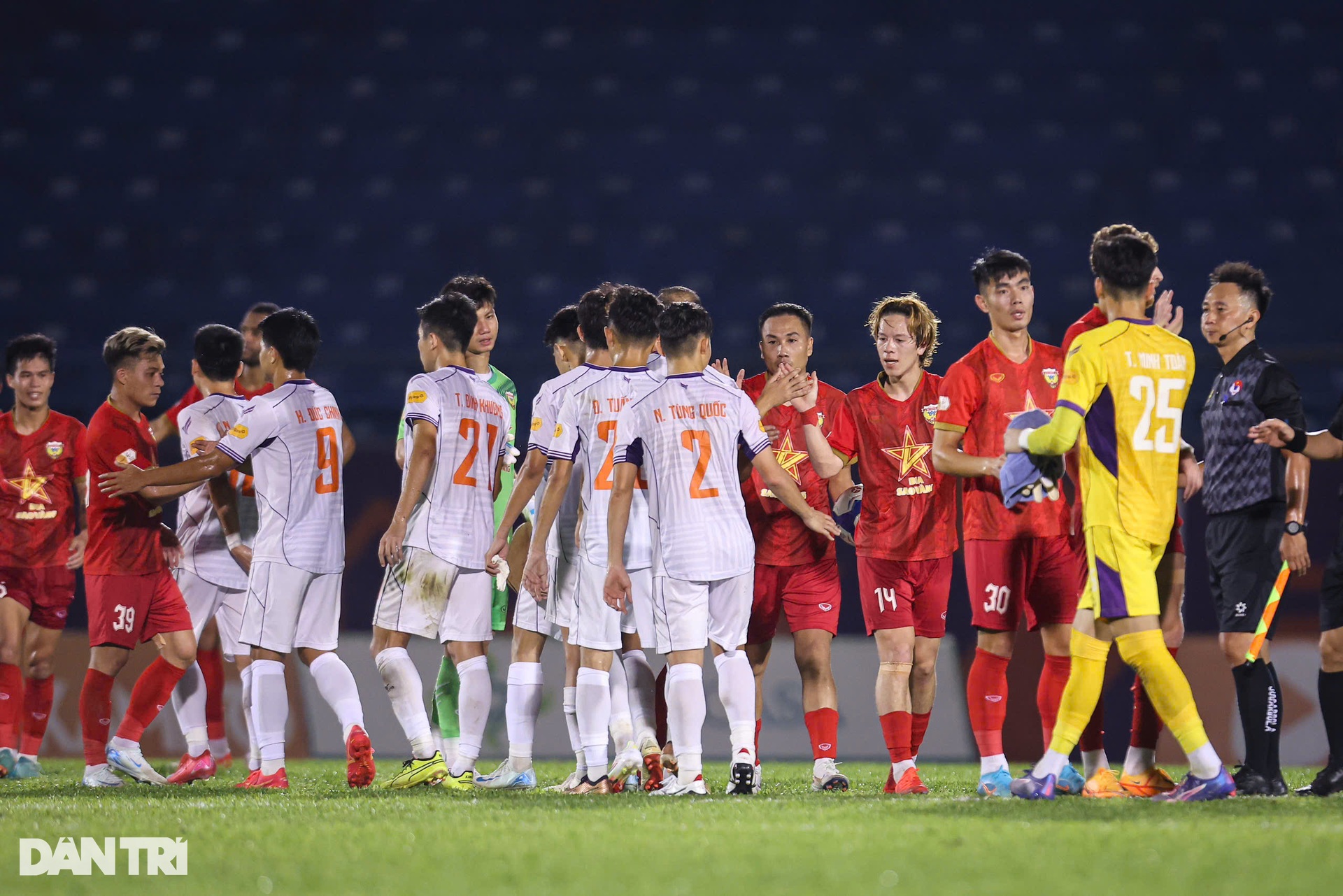 Hồng Lĩnh Hà Tĩnh nối dài chuỗi trận bất bại ở V-League - 12 Hồng Lĩnh Hà Tĩnh nối dài chuỗi trận bất bại ở V-League - 12
