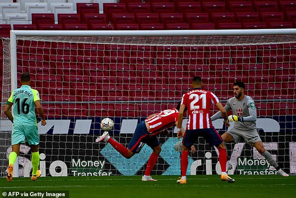 Luis Suarez lập cú đúp trong chiến thắng 6-1 của Atletico - 1 Luis Suarez lập cú đúp trong chiến thắng 6-1 của Atletico - 1