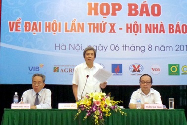 Bảo vệ quyền hành nghề hợp pháp của nhà báo là nhiệm vụ chính