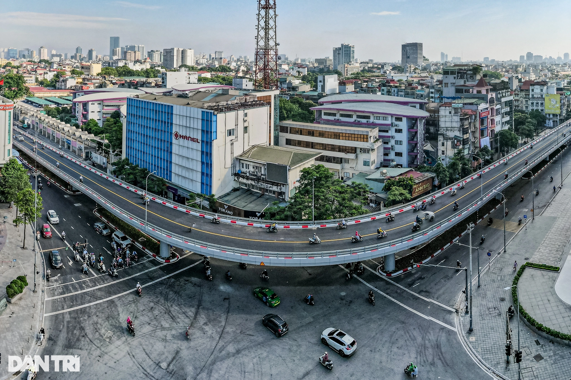 Cầu vượt chữ C trị giá 150 tỷ đồng có bị ùn tắc trong giờ cao điểm? - 1 Cầu vượt chữ C trị giá 150 tỷ đồng có bị ùn tắc trong giờ cao điểm? - 1