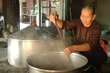 Bếp ăn từ thiện đỏ lửa suốt 21 năm phục vụ bệnh nhân nghèo