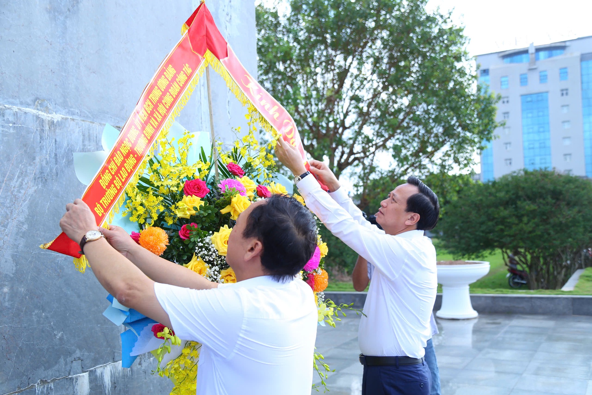 Bộ trưởng đốc thúc đầu tư nhân lực chất lượng cao để cất cánh - 2 Bộ trưởng đốc thúc đầu tư nhân lực chất lượng cao để cất cánh - 2