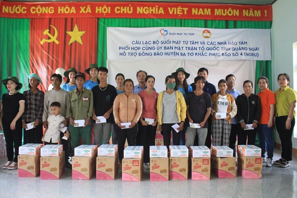 3 hoa hậu thăm hỏi, tặng quà người dân bị thiệt hại do bão số 4 - 1 3 hoa hậu thăm hỏi, tặng quà người dân bị thiệt hại do bão số 4 - 1