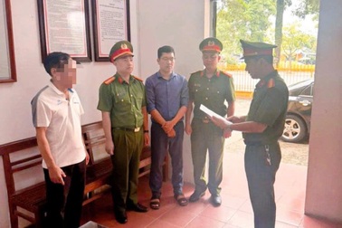 Kế toán trường học chiếm đoạt tiền bảo hiểm y tế của học sinh