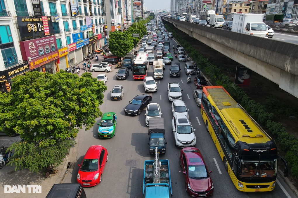 Người dân đổ về quê sớm, cửa ngõ Thủ đô ùn ứ từ trưa - 10 Người dân đổ về quê sớm, cửa ngõ Thủ đô ùn ứ từ trưa - 10