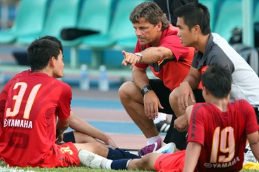 HLV Falko Goetz không e ngại đối thủ Qatar